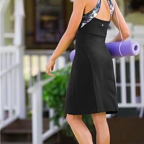 ATHLETA Floral Halter Shelf Bra Summer Sheath Dress Size M Petite - Picture 1 of 11